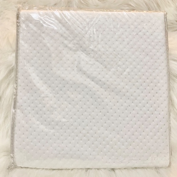 Waterproof Mattress Protector Twin XL - Picture 3 of 3